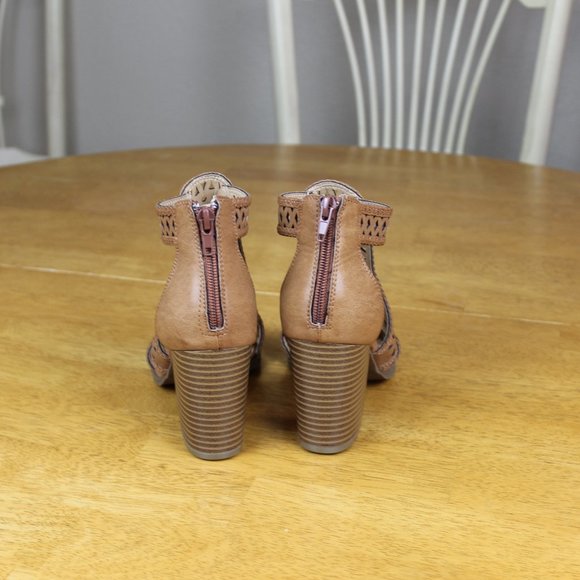 ✨ Closet Refresh - Simply Styled “Shelby” Open Toe Booties - Picture 4 of 8